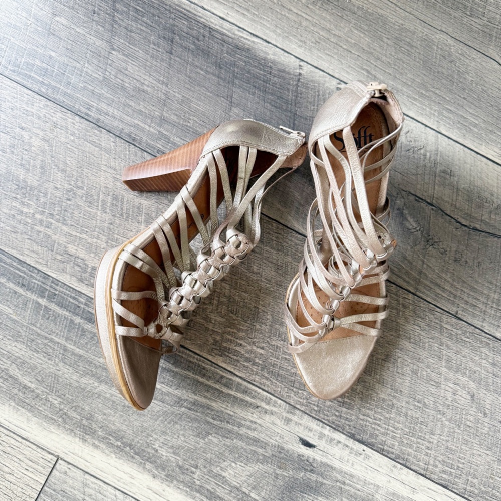 Sofft Metallic Gold Strappy Shoes Sandals Wood Heels Elegant Size 11